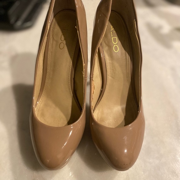 Nude Pumps - Picture 2 of 3